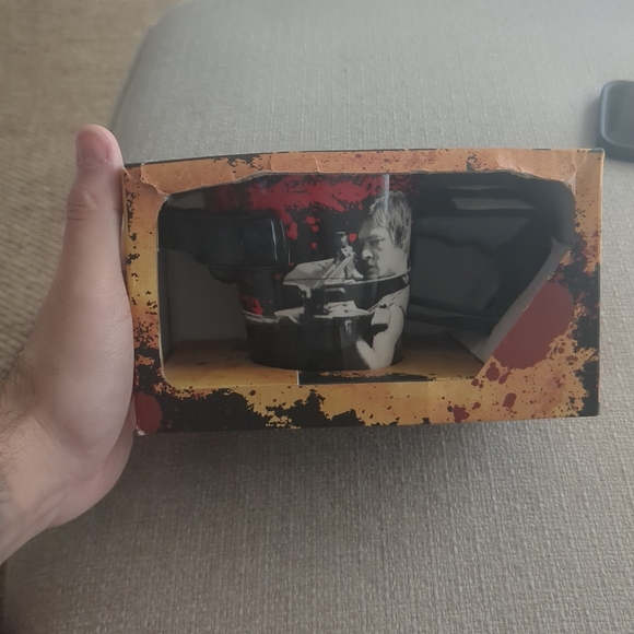 NEW 2013 AMC THE WALKING DEAD DARYL CROSSBOW COFFEE MUG - Picture 4 of 5